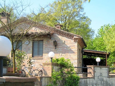 Cottage in pietra con giardino privato a Chiusdino, Toscana