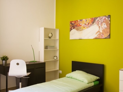 Stanza in affitto in appartamento con 7 camere da letto a Bologna
