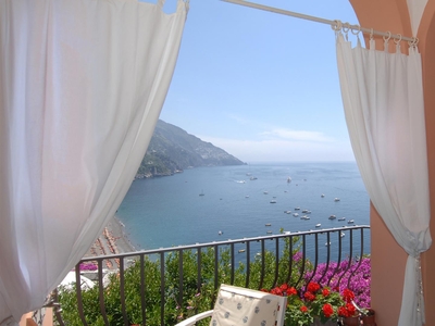 Affitto Costiera Amalfitana villa panoramica mare Positano Salerno romantica terrazze Spiaggia Grande bagno en-suite