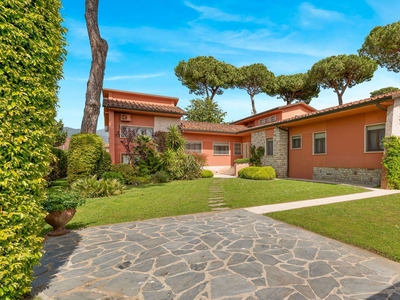 Villa in affitto a Forte Dei Marmi Lucca Vittoria Apuana