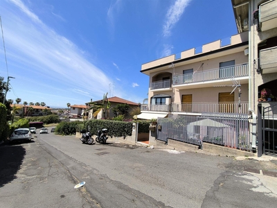 Appartamento in vendita a Aci Castello Catania Vampolieri