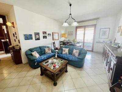 Appartamento in vendita a Follonica Grosseto Zona 167 Est