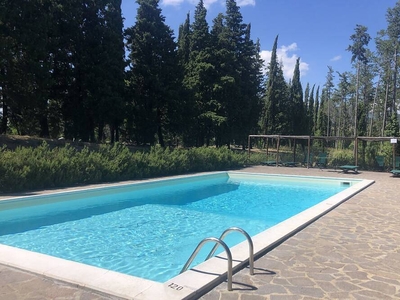 Bellissimo cottage a Scheggia con piscina