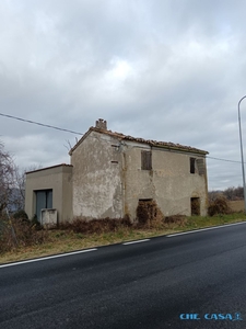 CASA INDIPENDENTE CON TERRENO DA RISTRUTTURARE