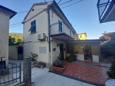 Casa semi indipendente in affitto a Fosdinovo Massa Carrara