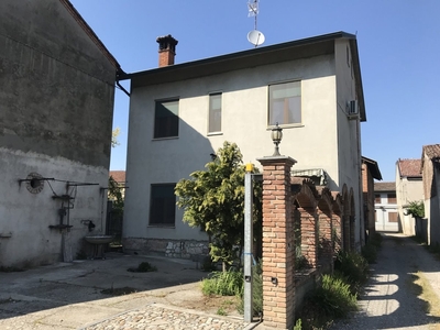 Cascina in Via Roma , 38, Cavenago d'Adda (LO)