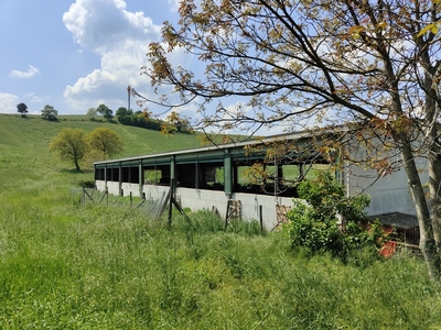 Compendio agricolo con terreni e fabbricati a Carpineti (RE)