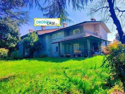 Prestigiosa villa di 390 mq in vendita, Via Eugenio Montale, Gorle, Lombardia