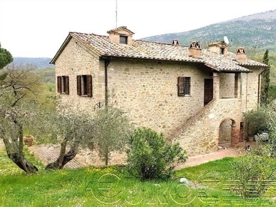 Lussuoso casale in vendita Umbertide, Italia