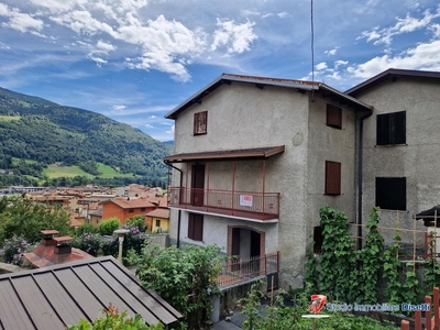 Malonno vendesi casa in centro storico