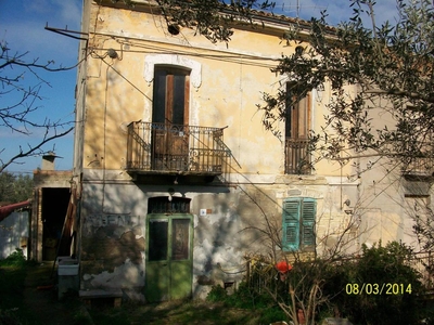 Palazzina commerciale in vendita a Castel Frentano