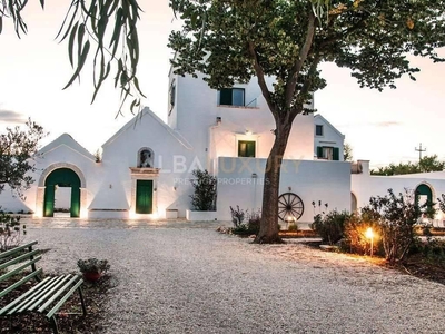 Prestigiosa villa in vendita via cesare battisti, 1, Martina Franca, Puglia