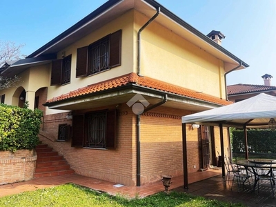 Esclusiva villa di 295 mq in vendita via Poeti, Peschiera Borromeo, Lombardia