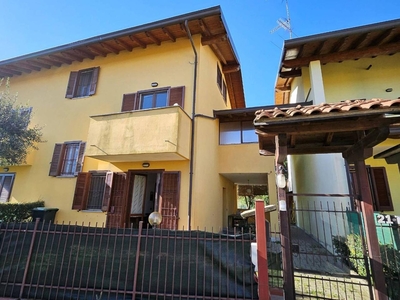 Villa a schiera in vendita a Invorio