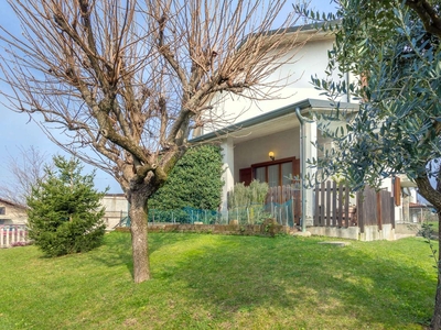 Villa bifamiliare in vendita a Grezzago