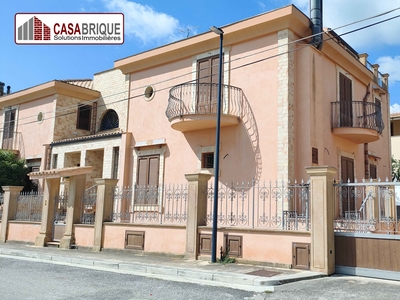 Villa bifamiliare in zona residenziale a Casteldaccia