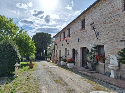 Villa in vendita a Monte Porzio Pesaro-urbino Castelvecchio