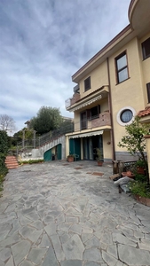 Villa in vendita a Trecastagni Catania