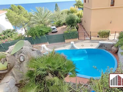 Villa indipendente con piscina ad Altavilla Milicia