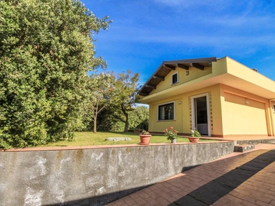 villa indipendente in vendita a Pisano