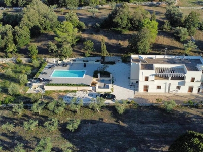 Villa 'Intera Tenuta Valle Incanto' con piscina privata, Wi-Fi e aria condizionata