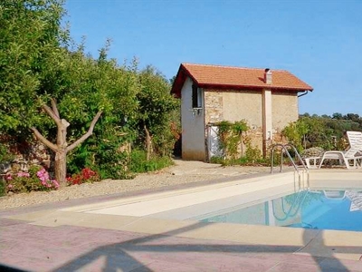 Casa a Diano San Pietro con piscina e barbecue