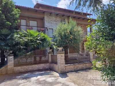 villa indipendente in vendita a Bastia Umbra