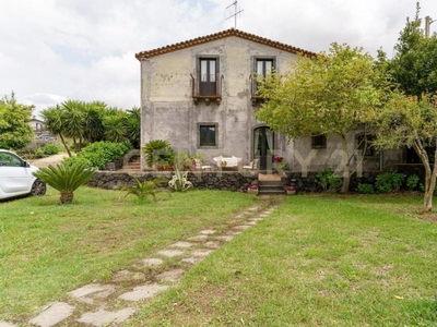 villa indipendente in vendita a Piedimonte Etneo