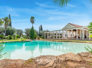 Affascinante proprietà con piscina, parco privato e tre laghi artificiali in vendita in provincia di Taranto