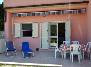 Appartamento a Capoliveri con terrazza, barbecue e giardino