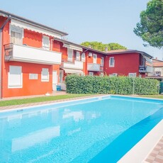 Appartamento a Sirmione con giardino e piscina