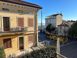Appartamento in Affitto in Via Roma a Desenzano del Garda