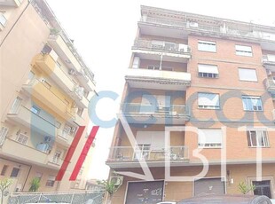 Appartamento Trilocale in vendita in Via Laura Mantegazza, Roma