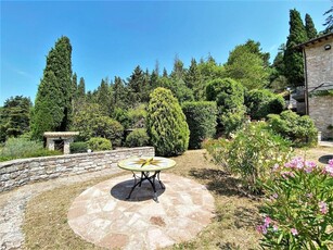 Casa a Assisi con giardino e terrazza