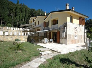 Casa a Monteverdi Marittimo con giardino, terrazza e piscina