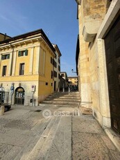 Casa Bi/Trifamiliare in Affitto in Piazzetta Carbonai a Verona