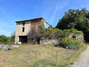 Casa colonica - da ristrutturare a Ovest, Lucca