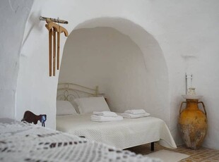 Casa di campagna circondata da ulivi, a pochi km da Ostuni e dal mare