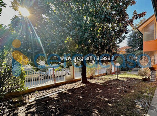 CASA INDIPENDENTE con grande terrazzo e giardino privato SENZA SPESE CONDOMINIALI