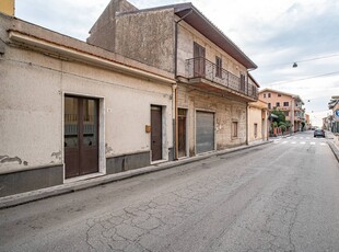 Casa indipendente di 80 mq a Piedimonte Etneo