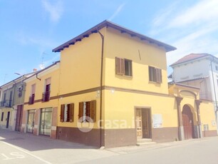 Casa indipendente in Affitto in A 15 KM CIRCA DA VERCELLI a Vercelli