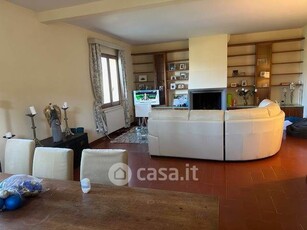 Casa indipendente in Affitto in Piazza Niccolò Tommaseo a Firenze