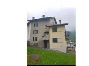 Casa indipendente in vendita a Schignano, Frazione Occagno-Retegno