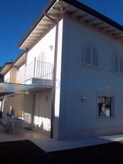 Casa singola di nuova costruzione, in affitto in Via Trento, Forte Dei Marmi