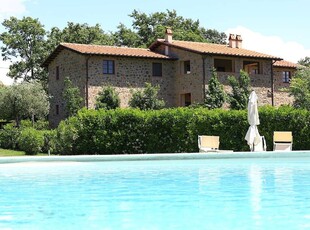 Casale in un borgo nel cuore della Toscana