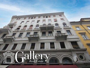 Centro storico Via Gallina luminoso piano alto