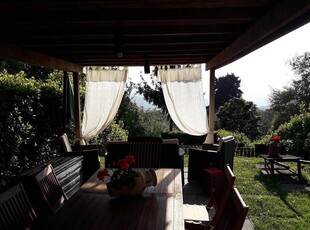 Country house. Wifi.Hills 10 km from Lucca. Private garden. 3 bedrooms-2baths