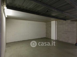 Garage/Posto auto in Affitto in Via Padova 186 a Milano