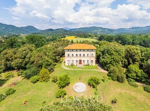 Incantevole dimora in vendita tra le colline toscane