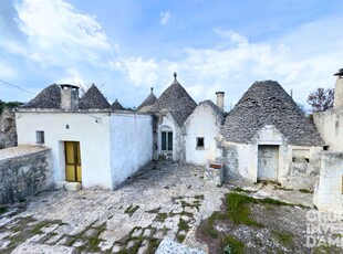 Locorotondo - Trulli e Lamie da Ristrutturare T924